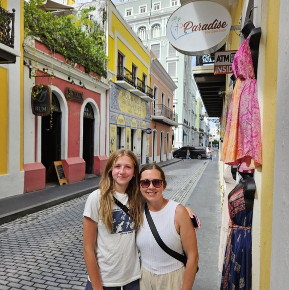 Meet your Posher, Sara - Picture 2 of 8